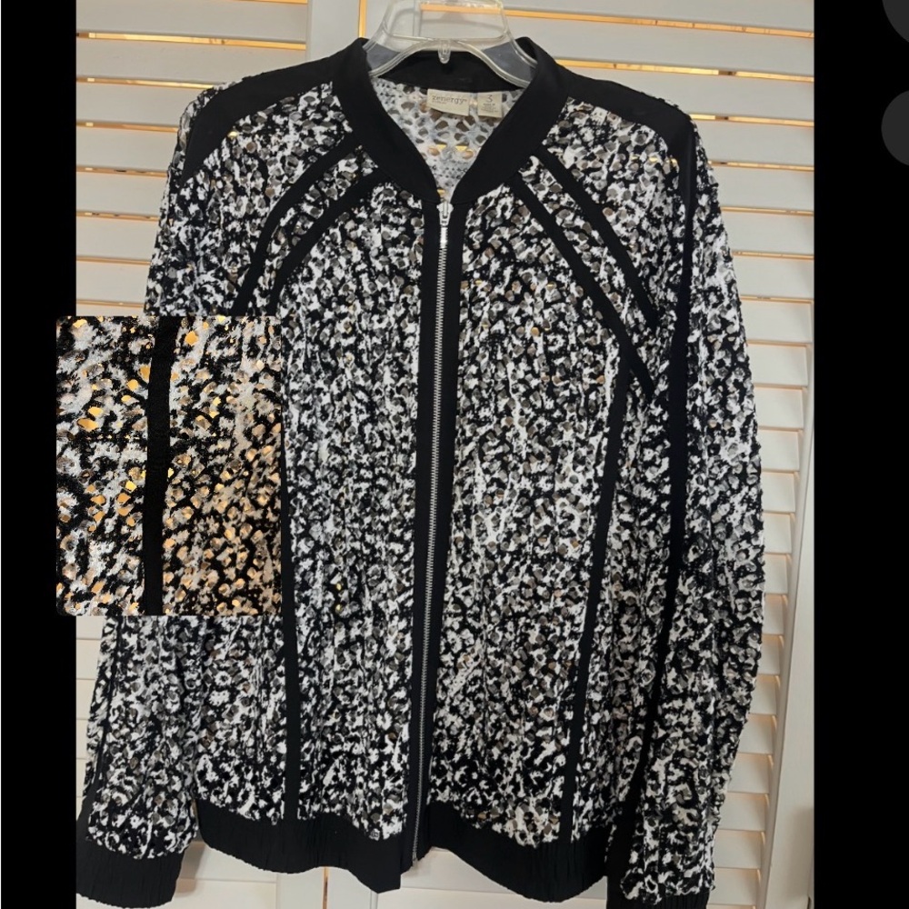 Zenergy by Chico’s Black & White  Textured Zip-Front Cardigan